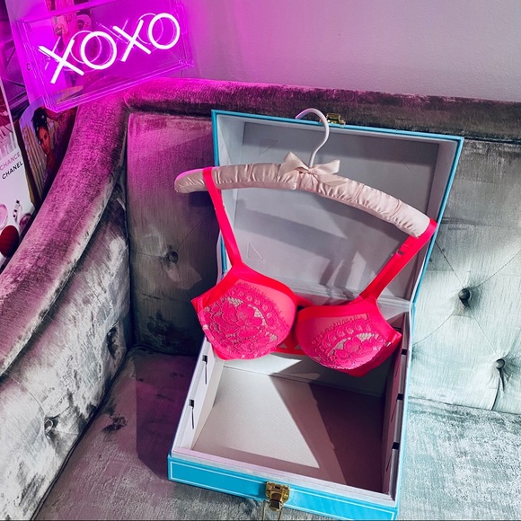 Victoria's Secret Other - Victoria’s Secret ‘Very Sexy Push-Up’ Bra 32DDD